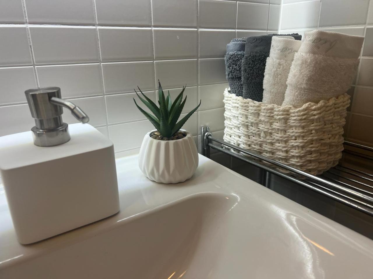 Luxury Apartment In Prague And Free Parking Exterior foto